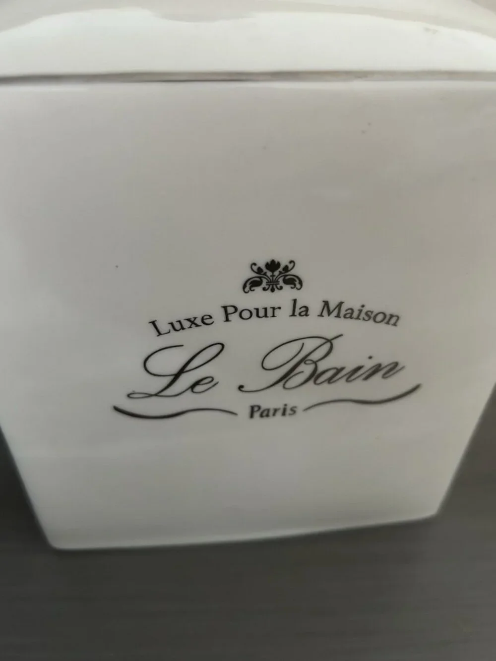 KASSATEX LUXE POUR LA MAISON LE BAIN PARIS FRANCE WHITE PLATINUM TISSUE HOLDER